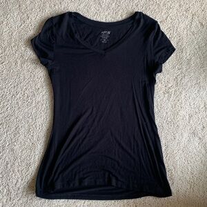 Black modern essentials apt. 9 v-neck t-shirt top super stretchy and comfy